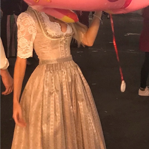 Authentic Dirndl - Picture 9 of 9